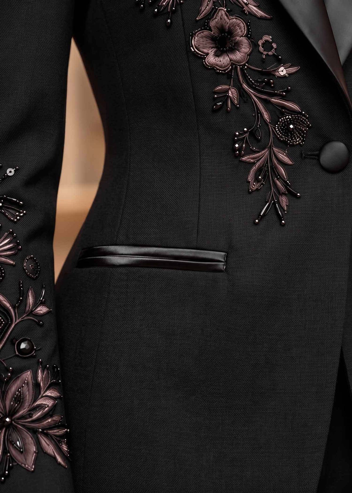 Embroidered Peak Lapel Tuxedo Suit