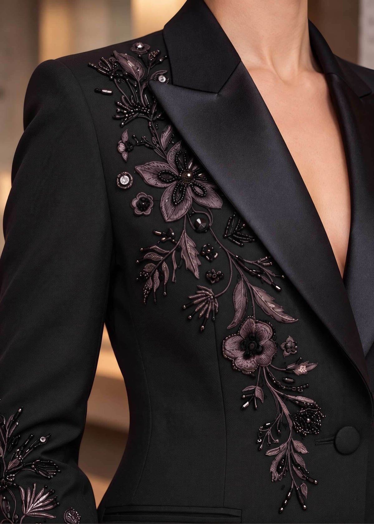 Embroidered Peak Lapel Tuxedo Suit