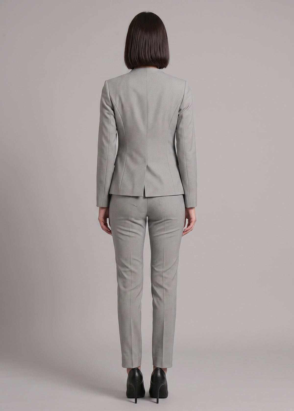 V_Neckline_Suit